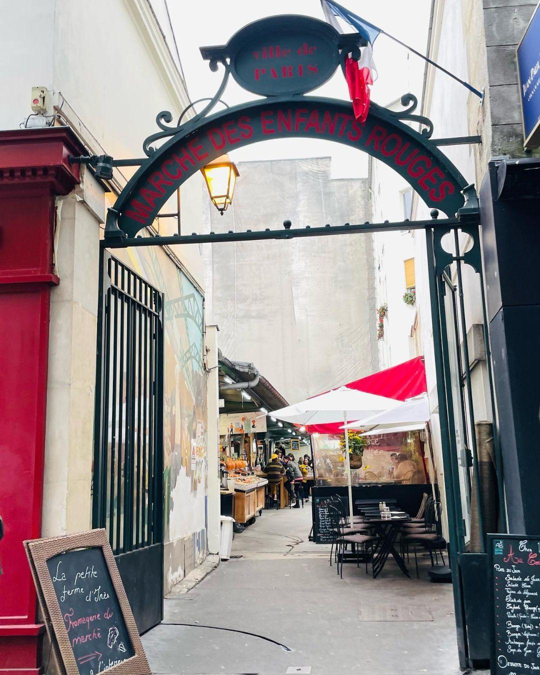 covered market food stalls