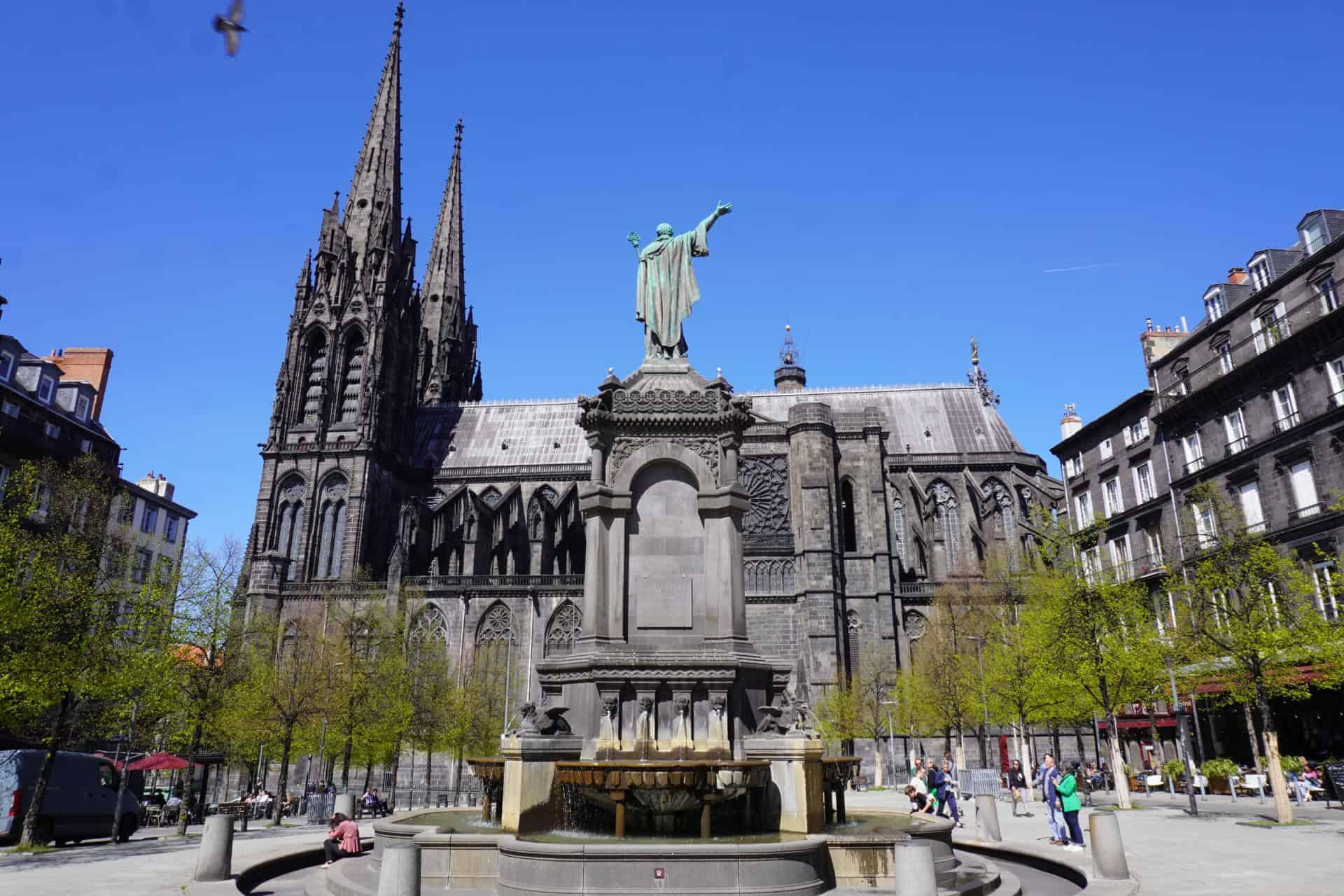 Kathedraal Notre-Dame de l'Assomption lavasteen